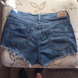 LEVI’S WOMEN VINTAGE JEAN SHORTS